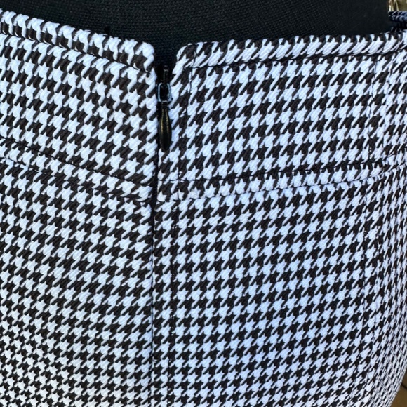 Kasper Black and White Houndstooth Pencil Skirt, Size 4. - Picture 5 of 8
